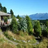 Freestone off-grid cabin, Hotel in Manapouri