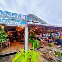 Baan Rim Nam Homestay Chumphon: Ban Pak Nam Chumphon şehrinde bir otel