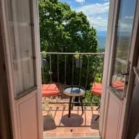Au coeur du village avec petit balcon plein sud: Tourtour şehrinde bir otel