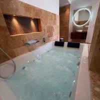 Suite Luxe Balnéo, hotel em Ginestas