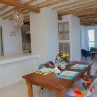Ahadi Beachfront by YourHost 2 bedroom Kilifi, hotelli kohteessa Mombasa