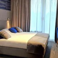 Hotel Les 3 Cles โรงแรมในฌอมบลูซ์