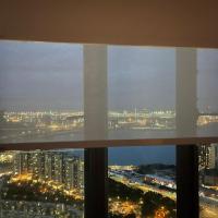 Seaview condo near airport and Disney Land, hotel cerca de Aeropuerto internacional de Hong Kong - HKG, Hong Kong