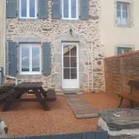 Maison du bourg, hotel u gradu Mayres