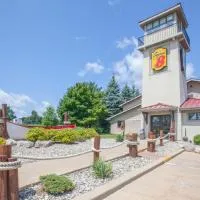 Super 8 by Wyndham Houghton Lake、ホートン・レイクのホテル