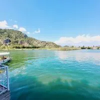 Berg Hotel, hotel u gradu Dalijan