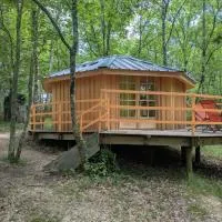 Cabane Yourte, hotel u gradu 'Mongauzy'