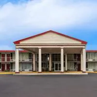 Red Roof Inn & Suites Cave City, hotel di Cave City