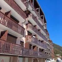 Le pied des pistes, studio 5 pers, balcon sud est, vue sur les montagnes, hotel v destinácii Le Biot