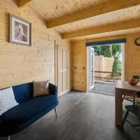 The Stable at CasaClarig - West Cork Cabin with Sauna, hotelli kohteessa Béal an dá Chab