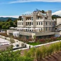 Château Rose Golfe de Saint Tropez، فندق في غريمو