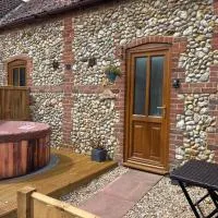 The Ducks - Stunning remote Norfolk Appt with Lazy Spa, hotel u gradu 'Mileham'