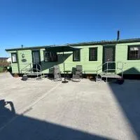 Seaside Chalet, מלון בQuilty