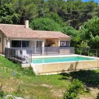 Gîte Chrysalide du Luberon, готель у місті Cheval-Blanc