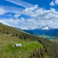 Alp Es-Cha Dadour, hotell sihtkohas Madulain