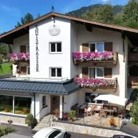 Hotel Garni Entstrasser, viešbutis Kicbiūhelyje