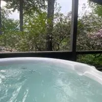Beautiful Mountain Views With Your Own Private Hot Tub!, hôtel à Highlands