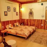 Boho Grove Cafe & Stay, Tirthan Valley, מלון בBanjār