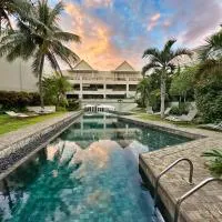 Luxury 2-Bedroom Beach Condo at Bain Boeuf - Pereybere, готель у місті Кеп-Малеру
