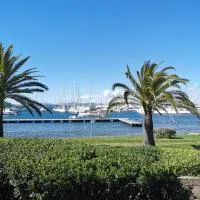 Maison vue mer à Porquerolles، فندق في بوركيرول