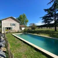Maison de Campagne avec Piscine, hotel en Magescq