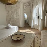 Riad ALBAYDA Suite-terrasse piscine, hotel poblíž Letiště Essaouira Mogador - ESU, As-Sawíra
