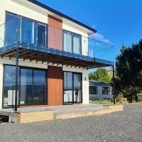 Kakianau Retreat, Luxury Waterfront Apartments, hotel v destinácii Portobello