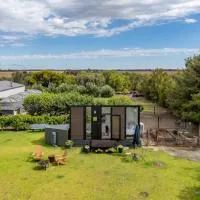 Tiny Charm by Tiny Away, hotell i Lake Charm