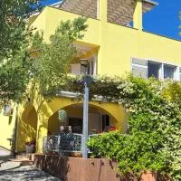Lily Apartments with a spectacular wiew, hotel di Bilice