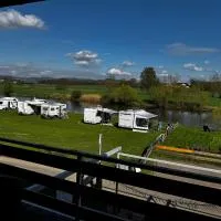 Campingplatz Weserterrassen Polle, hotel en Polle