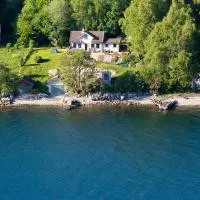 Beautiful Beach line Cabin with sauna near Pulpit Rock, hotel v mestu Forsand