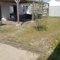 Villa Elise, lumineuse et proche plage, hotel en LʼÉpine