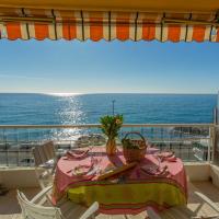 Superbe 2P climatisé avec terrasses, garage et piscine, face à la mer. - FR-1-196-222, hotel v Mentonu