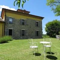 Pietra Corva - Monticello Apartments – hotel w mieście Medesano