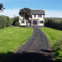 Ard Na Mara Ballymore, Dingle 4 bedroom house، فندق في فينتري