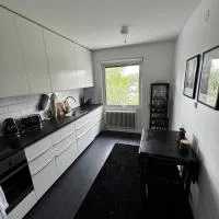 Semesterlägenhet nära Vättern, hotel en Karlsborg