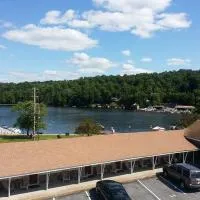Clark's Beach Motel, hotel em Old Forge