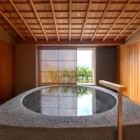 Hotel Wakamizu، فندق في تاكارازوكا
