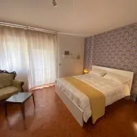 Piccolo appartamento nel centro storico di Montauro, hotel en Montauro