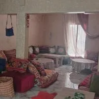 Ouarzazate Youth Hostel YHO, хотел в Варзазат