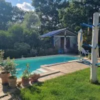 Bámbi Apartman, Hotel in Harsány