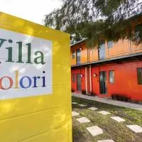 Villa Dei Colori Studio 5 com Estacionamento e Wi-Fi perto do Museu do Olho e Pedreira Térreo, hotel sa Curitiba