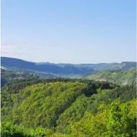 Mobil-home Familial Lozère, hotell i Banassac