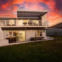 Beautiful family beach cottage!, готель у місті Прінгл-Бей