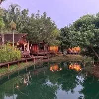 ธารคีรี รีสอร์ต สวนน้ำกำนัน, hotel a Ban Nai Sa