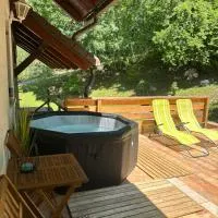 Green Breeze - Private Hot Tub Retreat, hotel a Žalec