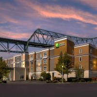 Holiday Inn Express Hotel & Suites Astoria by IHG, hotel poblíž Letiště Astoria Regional - AST, Astoria