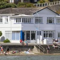 Moana Lodge, hótel í Plimmerton