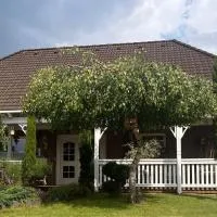 ZWITSCHERNEST Stilvolle helle Ferienwohnung Gästezimmer Monteurwohnung für 1 bis 6 Personen 3 Zimmer 60 qm, Hotel in Itzehoe