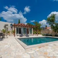 Villa Lazo, hotel i Močići